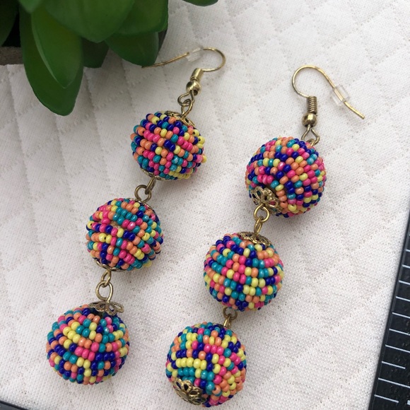 Super lightweight colorful fun earrings 💗 - Picture 5 of 7